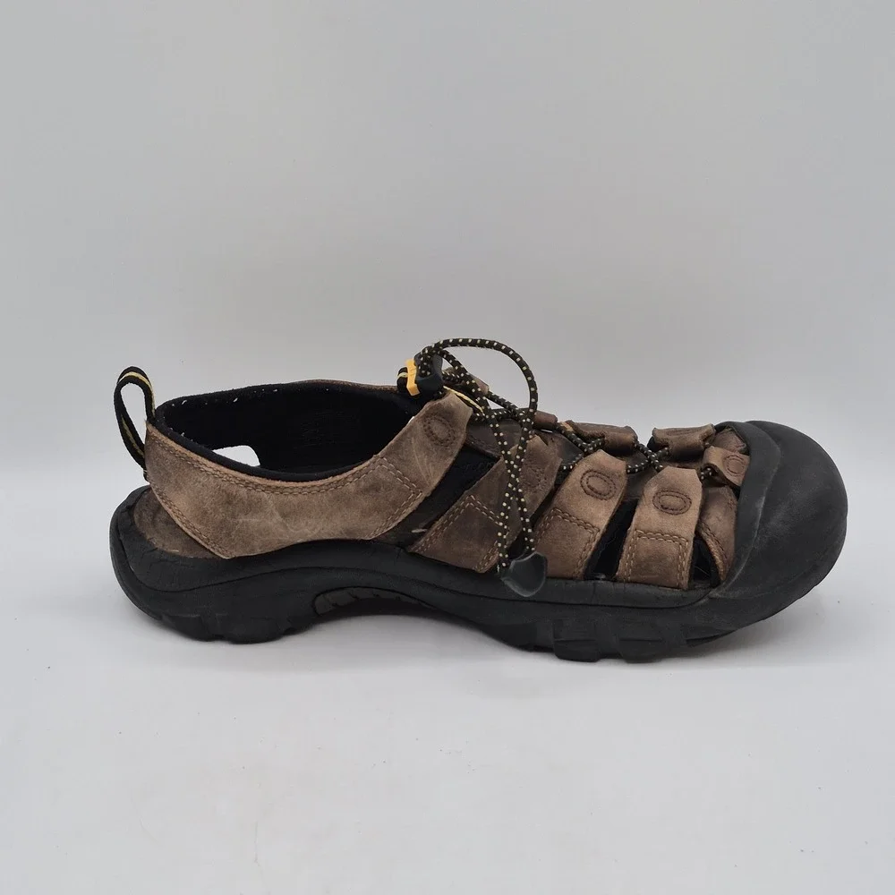 KEEN Newport Leather Sandals Mens Size 10 Brown Closed Toe Hiking Outdoor Bungee